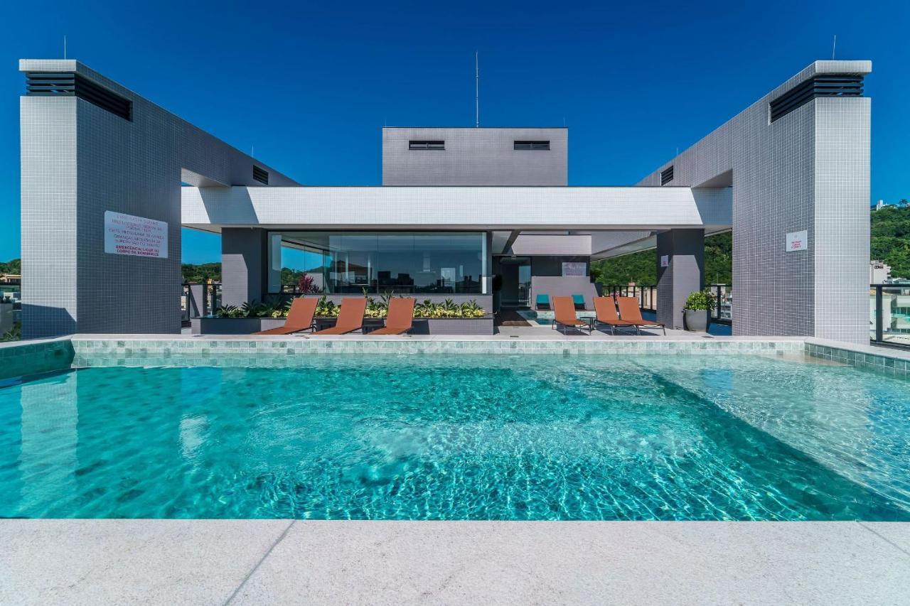 Adra 301 - Apartamento No Centro De Bombinhas - Rooftop Com Piscina E Academia - A Poucos Metros Da Praia - Luaran gambar